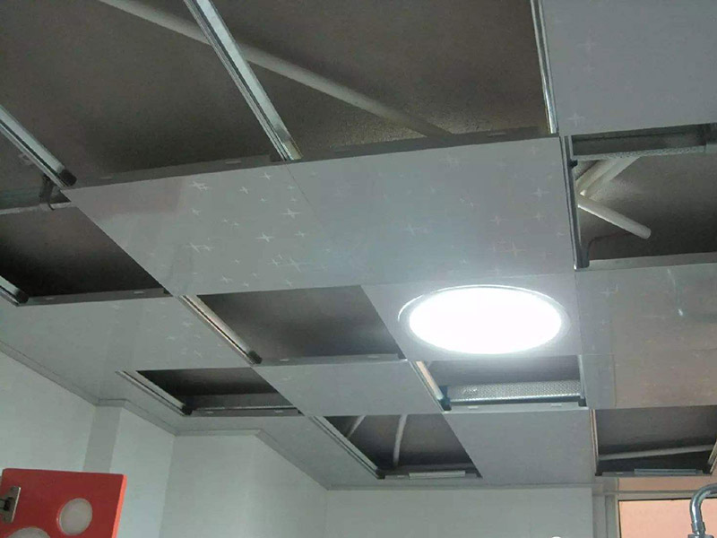 擔(dān)心集成吊頂燈出問題，因?yàn)椴恢兰傻蹴敓魤牧嗽趺磽Q